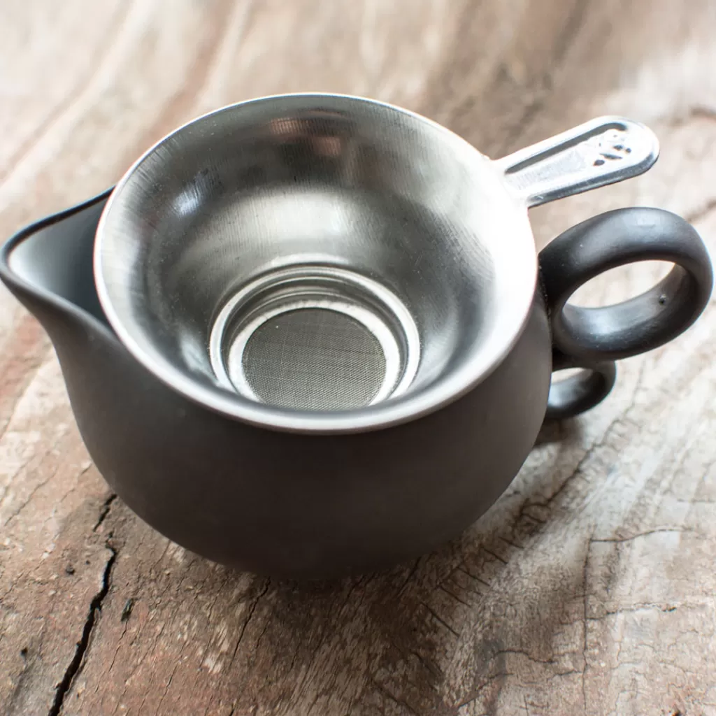 Terza Luna Pu Erh Shu 2016 | Gong Fu Cha^Terracotta pitcher with steel filter